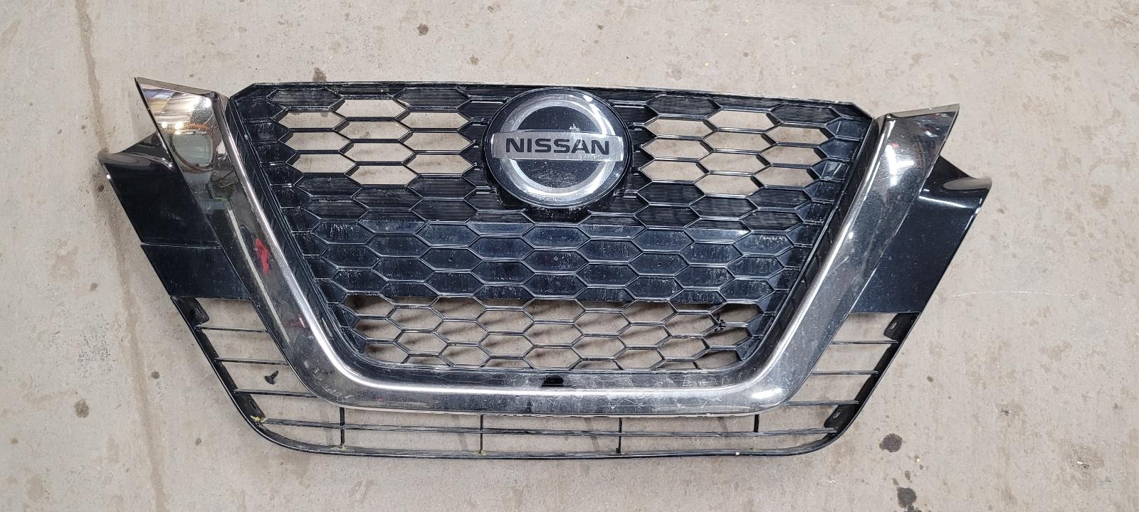 Grille for Nissan vehicles