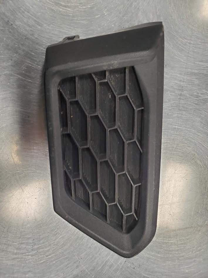 Grille for Nissan vehicles
