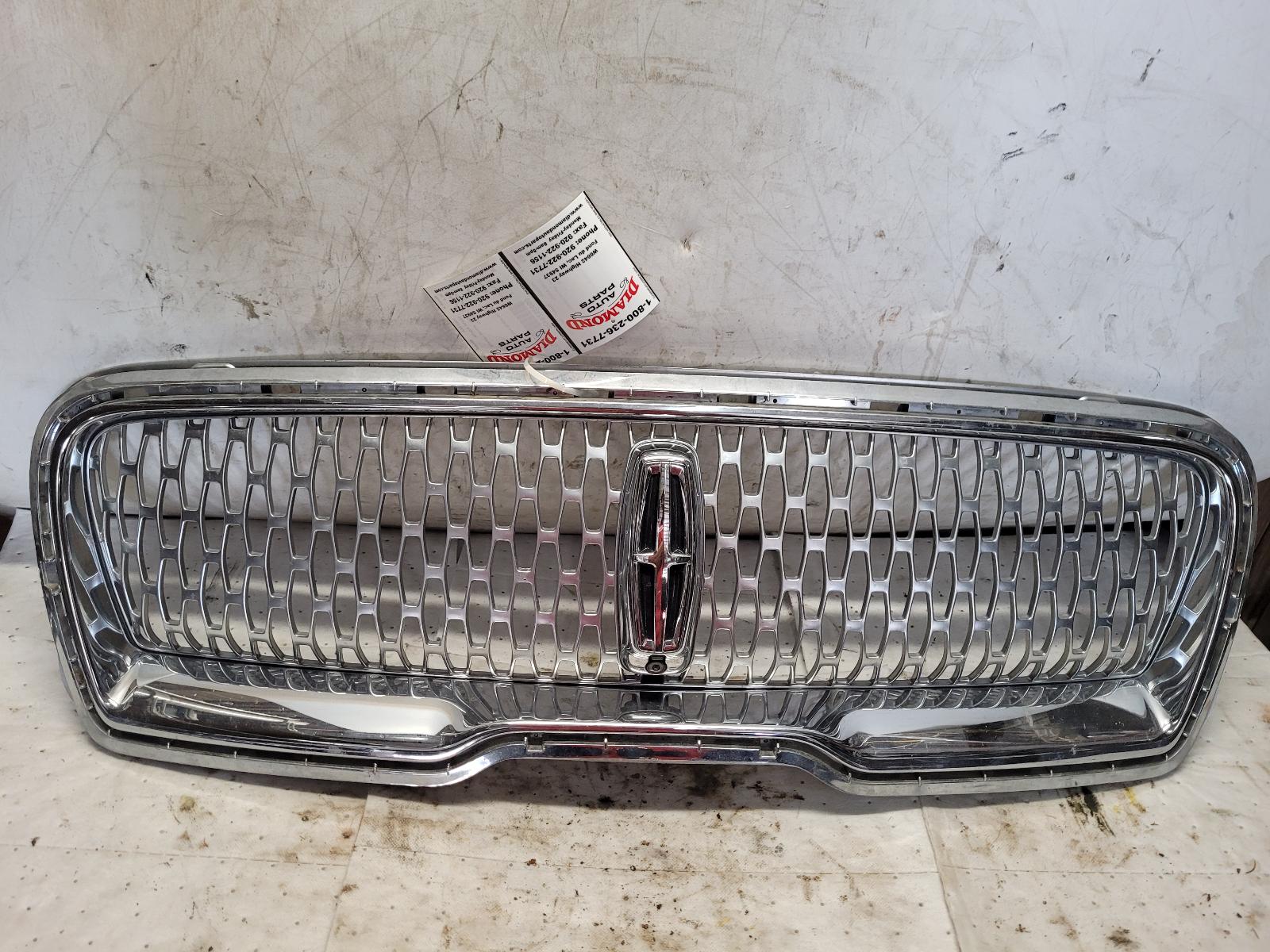 Grille for Lincoln vehicles