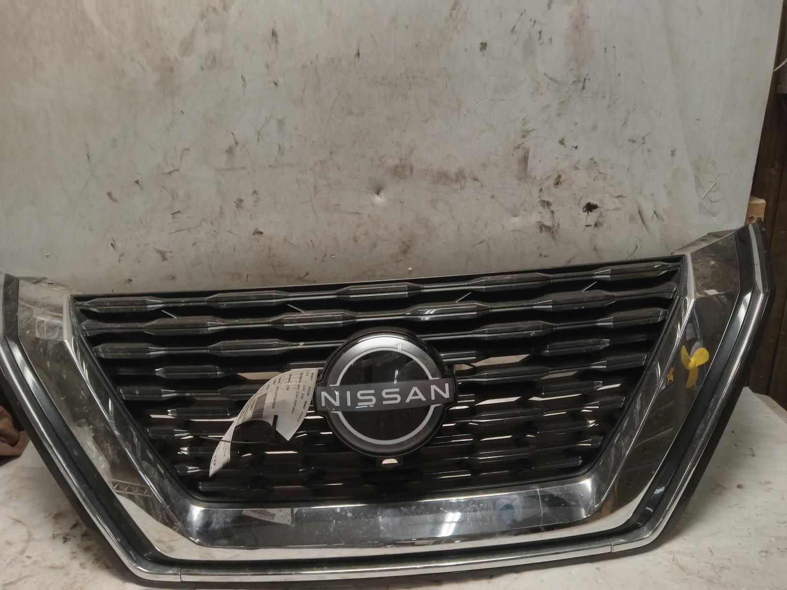 Grille for Nissan vehicles