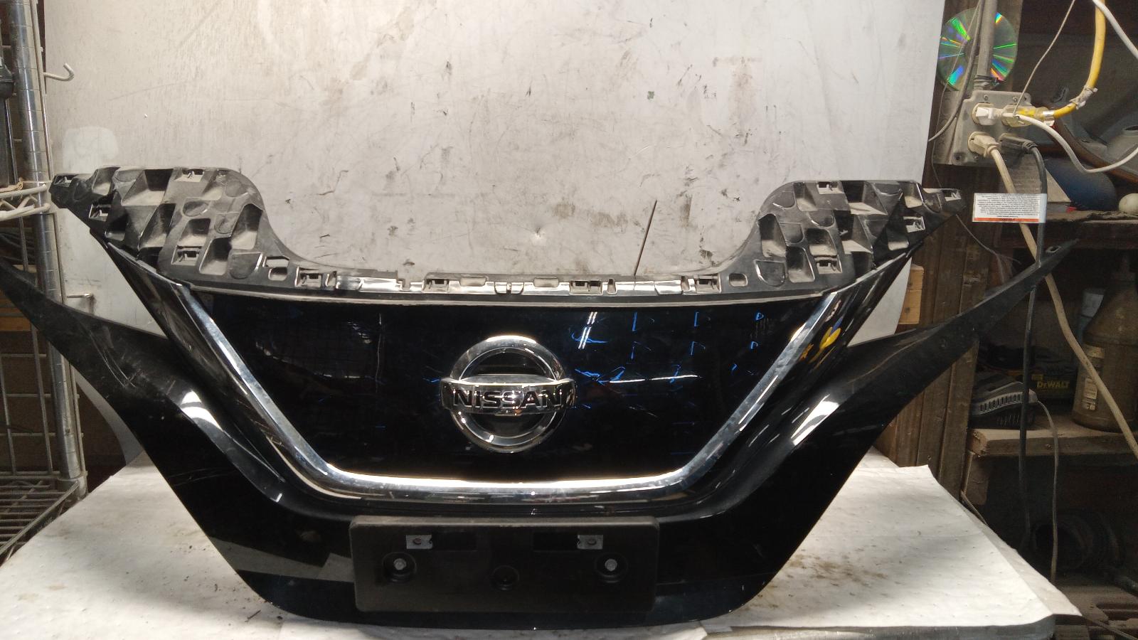 Grille for Nissan vehicles