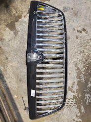 Grille for Lincoln vehicles