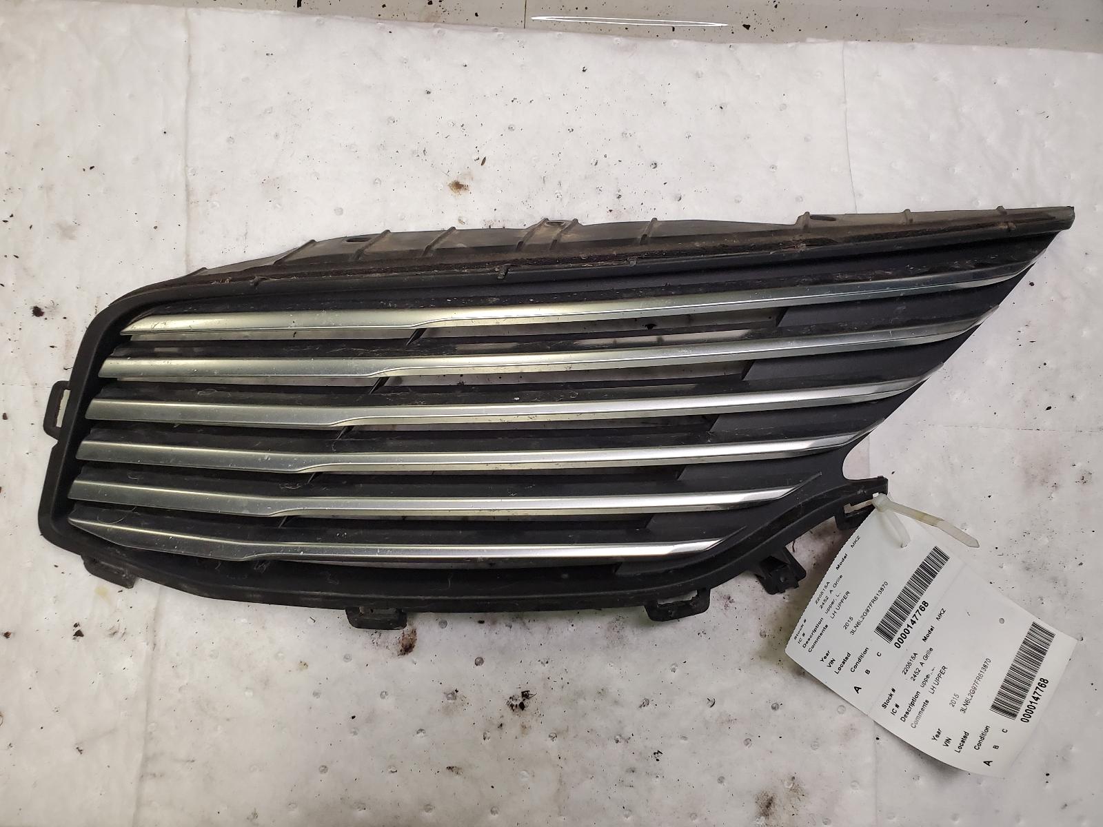 Grille for Lincoln vehicles