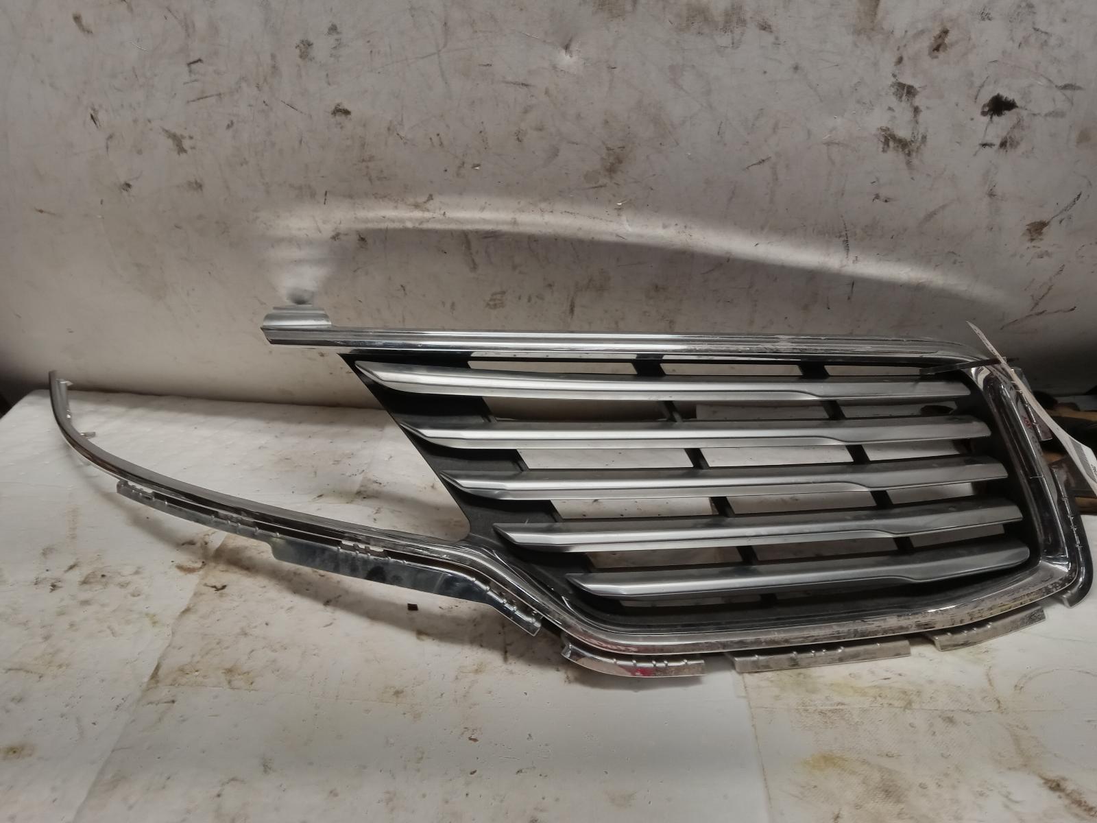 Grille for Lincoln vehicles