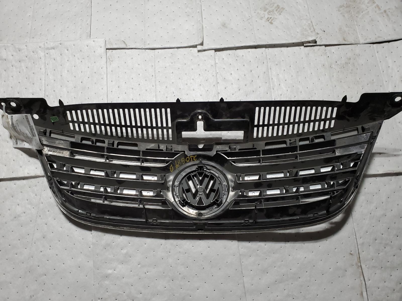 Grille for Volkswagen vehicles