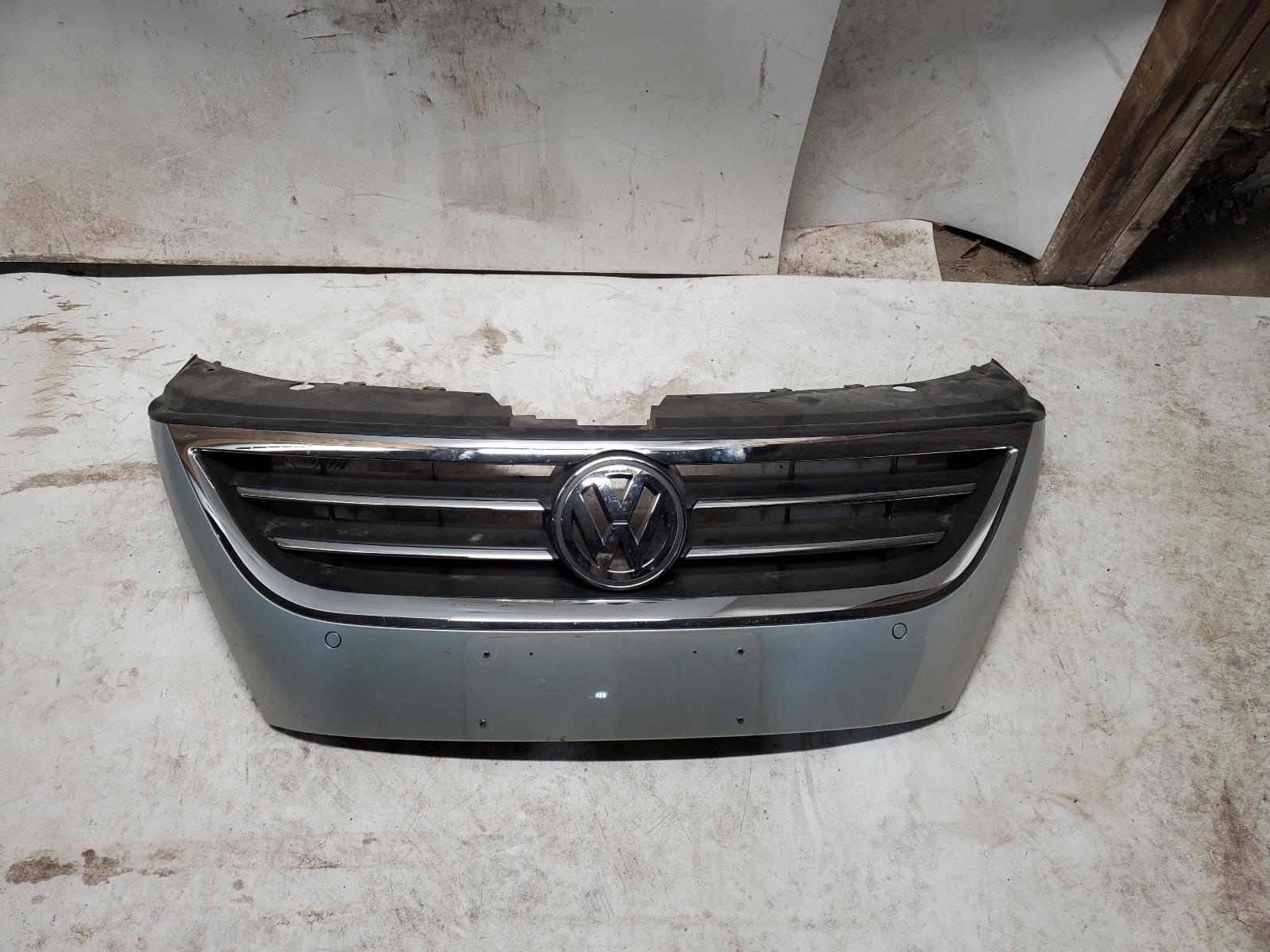 Grille for Volkswagen vehicles