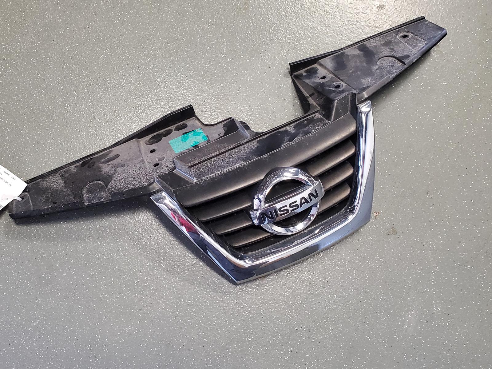 Grille for Nissan vehicles