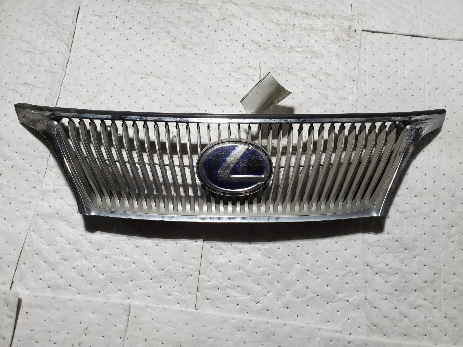 Grille for Lexus vehicles
