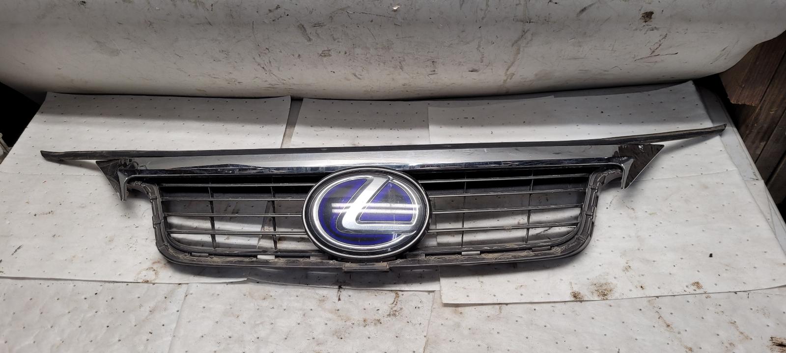 Grille for Lexus vehicles