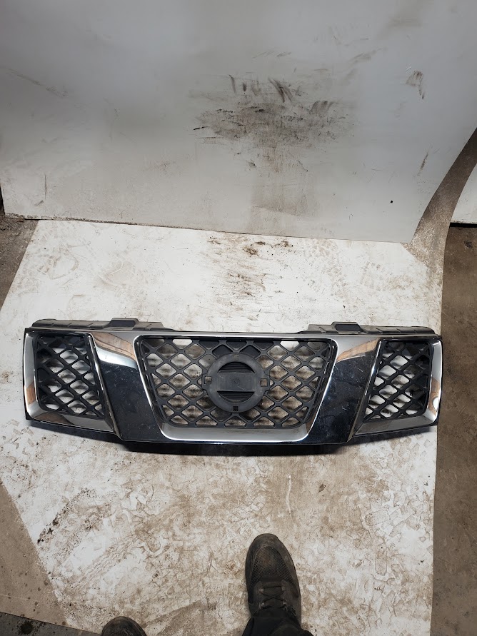 Grille for Nissan vehicles
