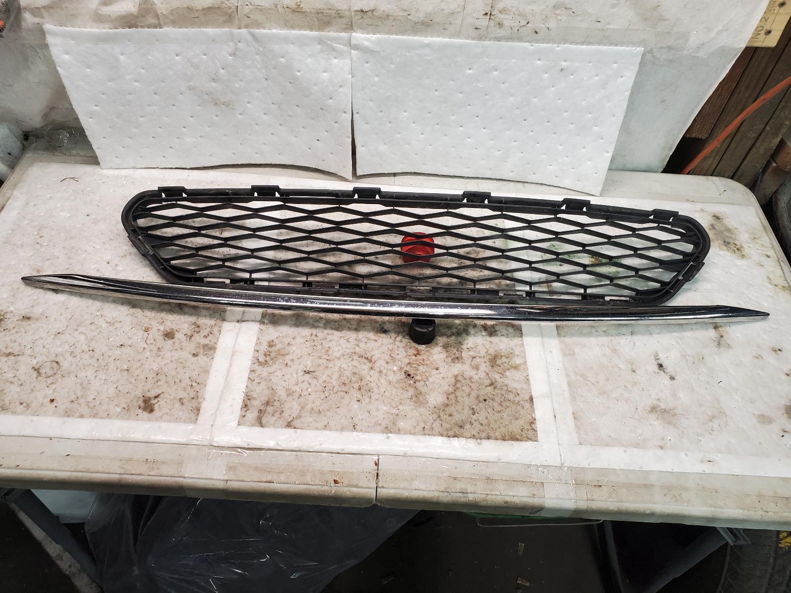 Grille for Nissan vehicles