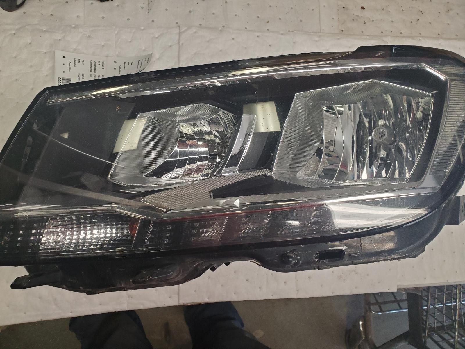 Headlight Assembly for Volkswagen vehicles