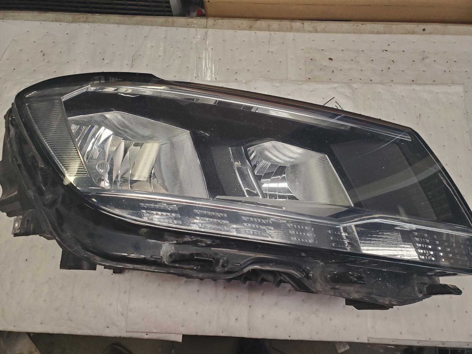 Headlight Assembly for Volkswagen vehicles