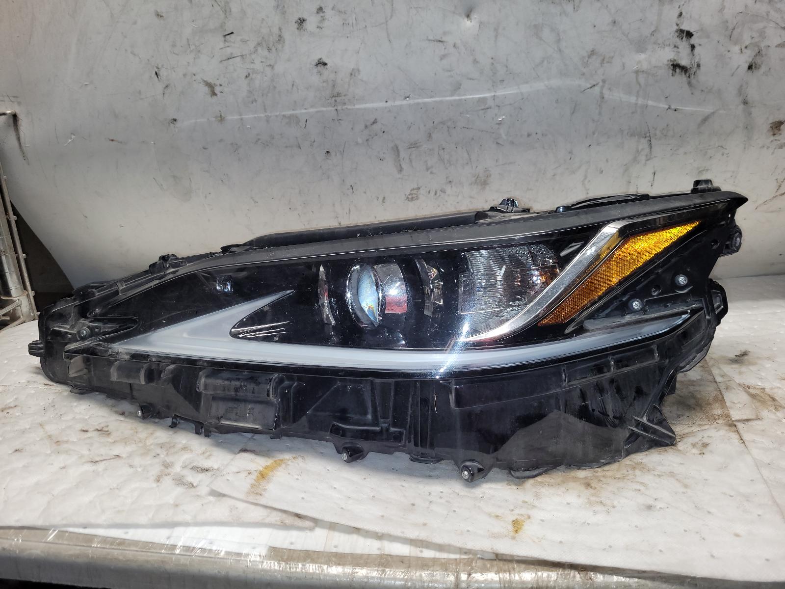 Headlight Assembly for Lexus vehicles