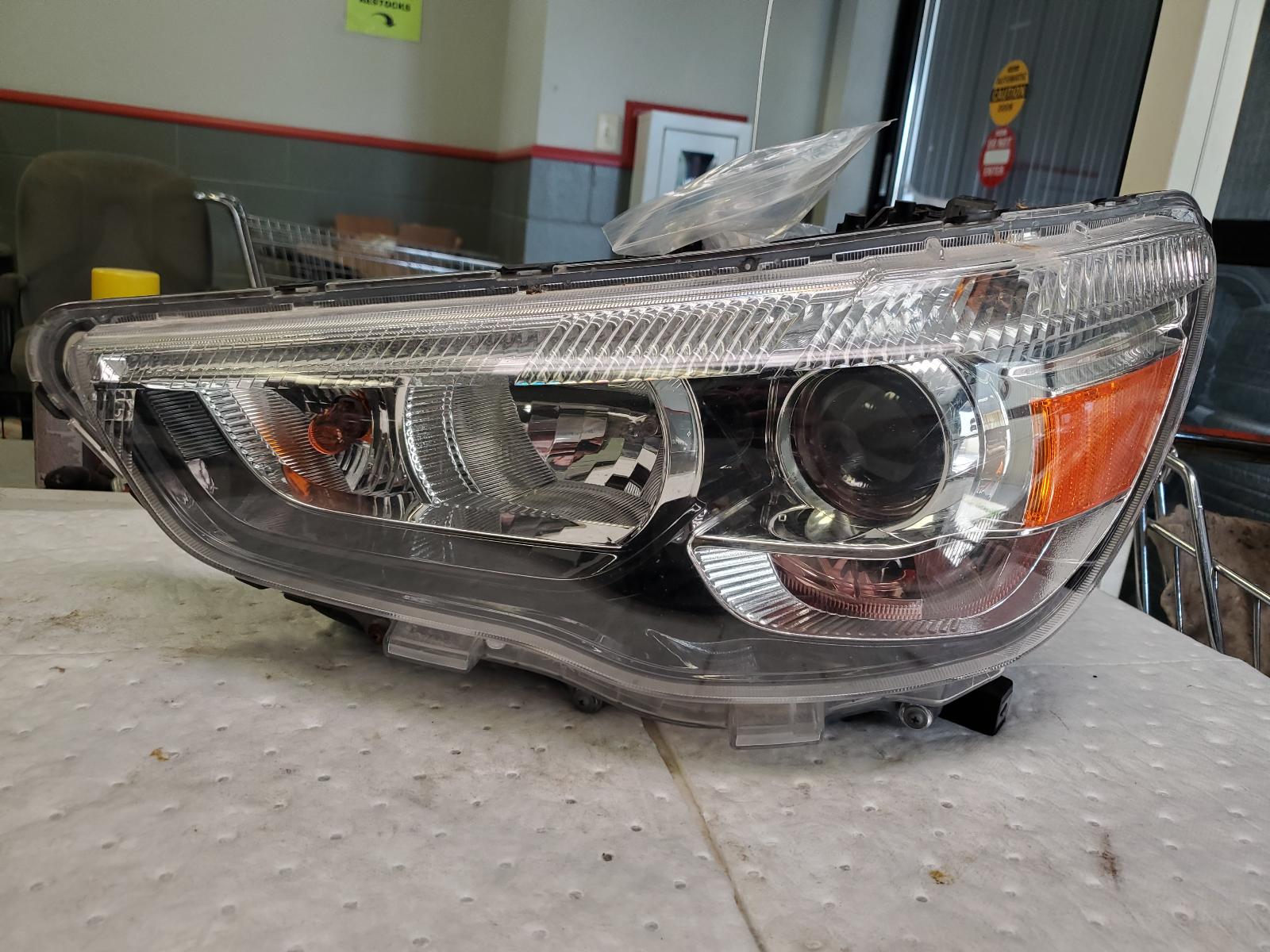Headlight Assembly for Mitsubishi vehicles