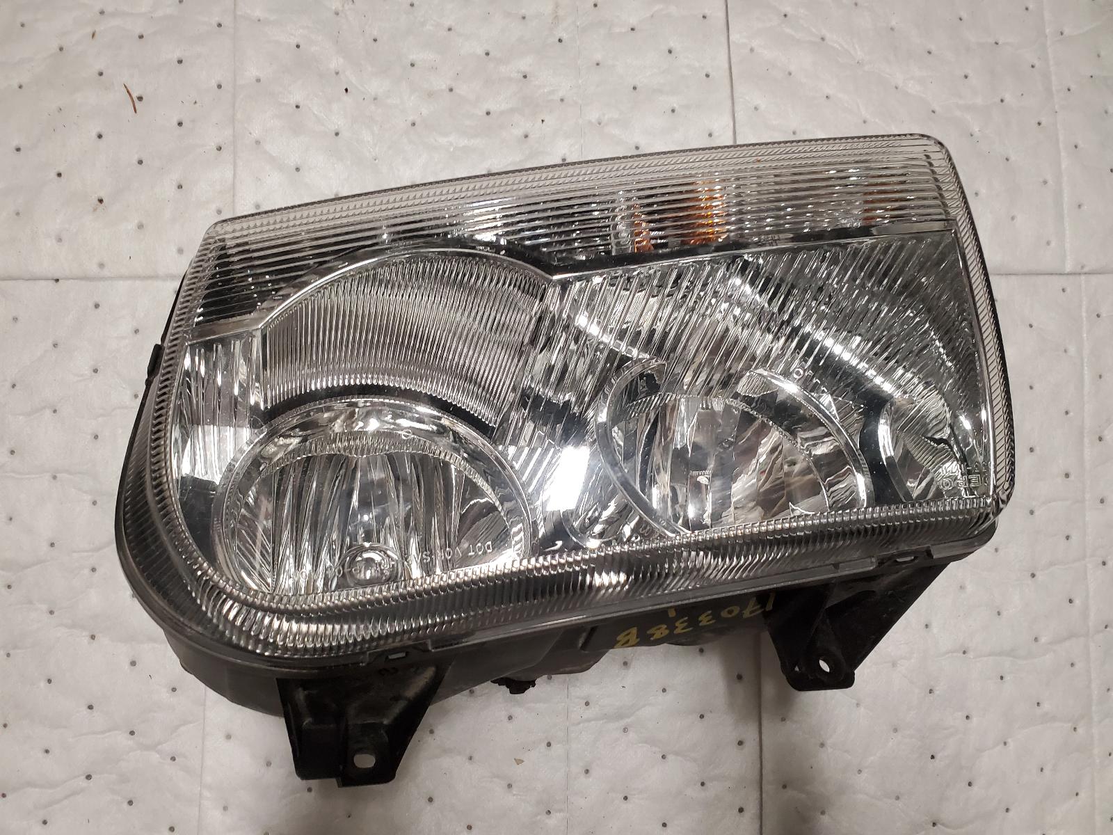 Headlight Assembly for Chrysler vehicles