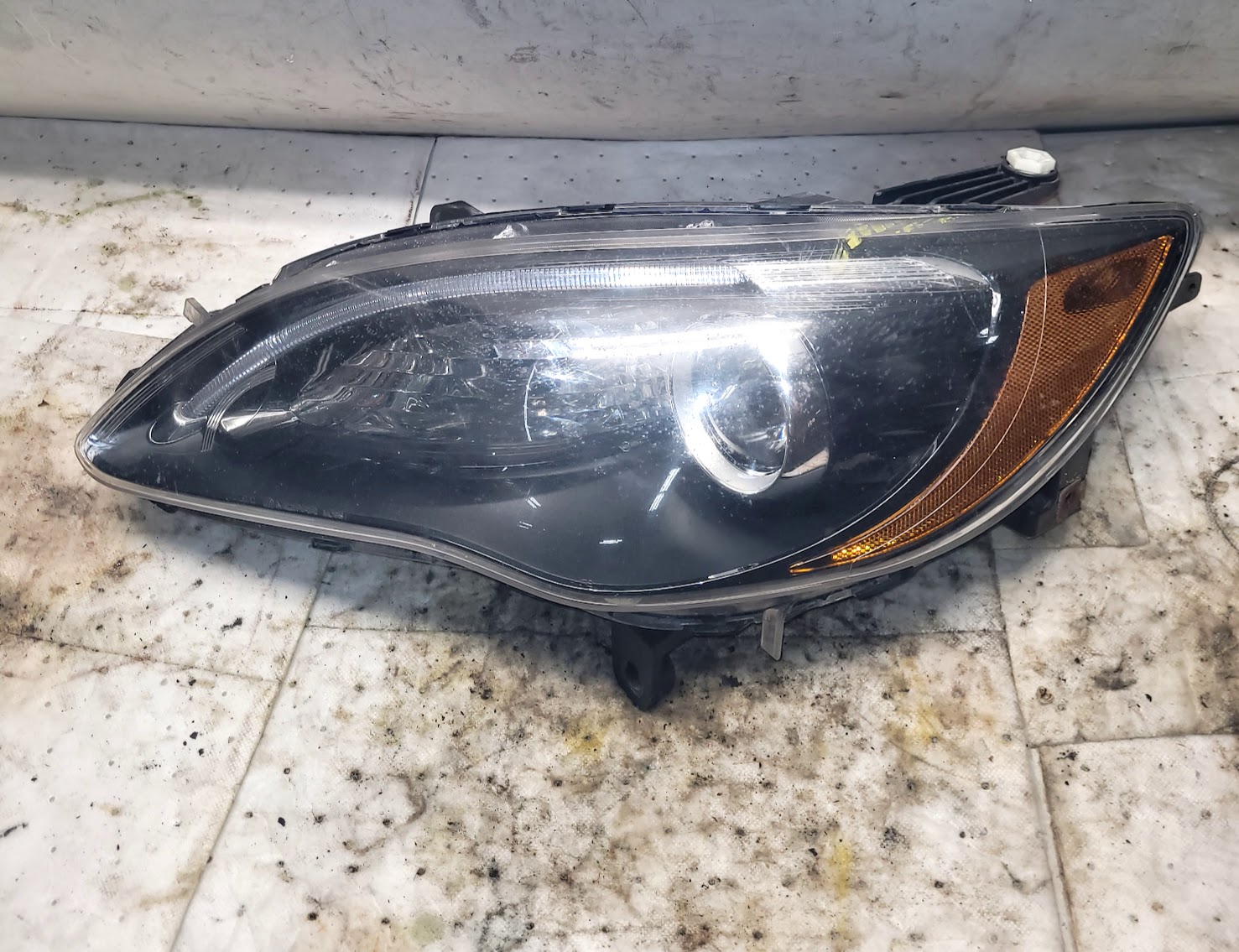 Headlight Assembly for Chrysler vehicles