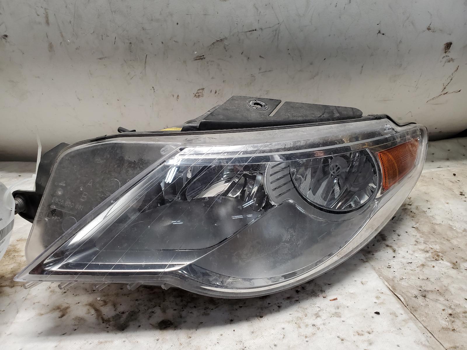 Headlight Assembly for Volkswagen vehicles