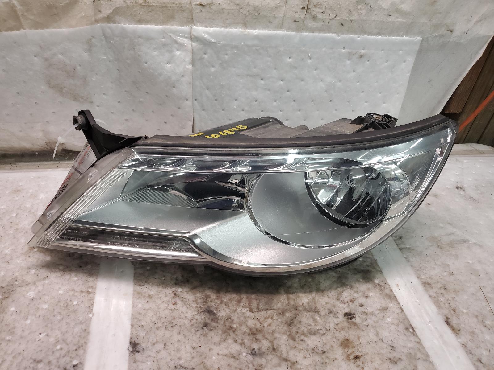 Headlight Assembly for Volkswagen vehicles
