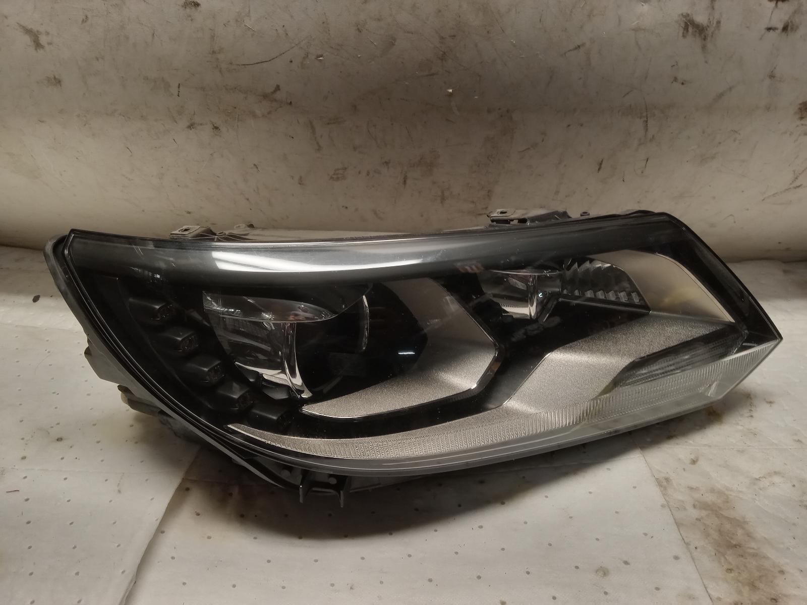 Headlight Assembly for Volkswagen vehicles