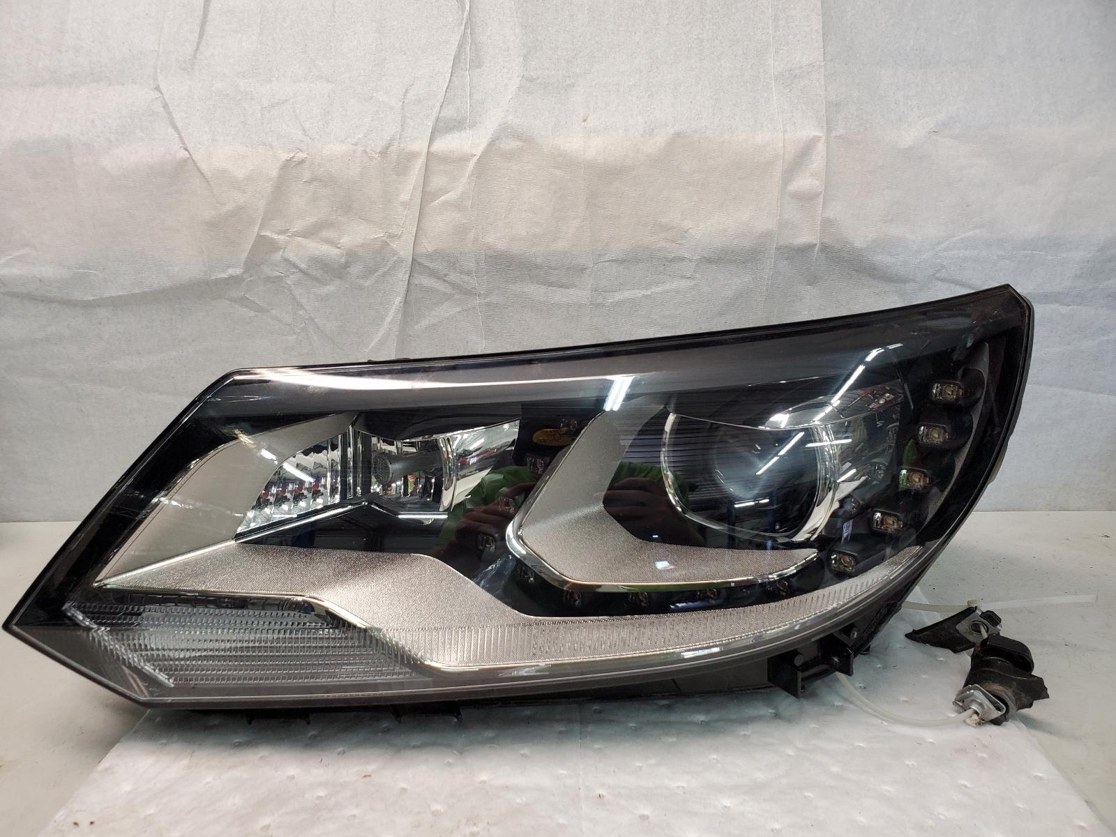 Headlight Assembly for Volkswagen vehicles