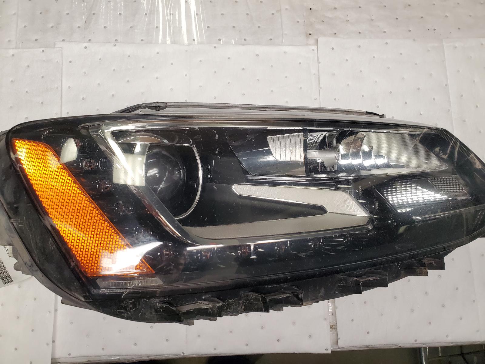 Headlight Assembly for Volkswagen vehicles