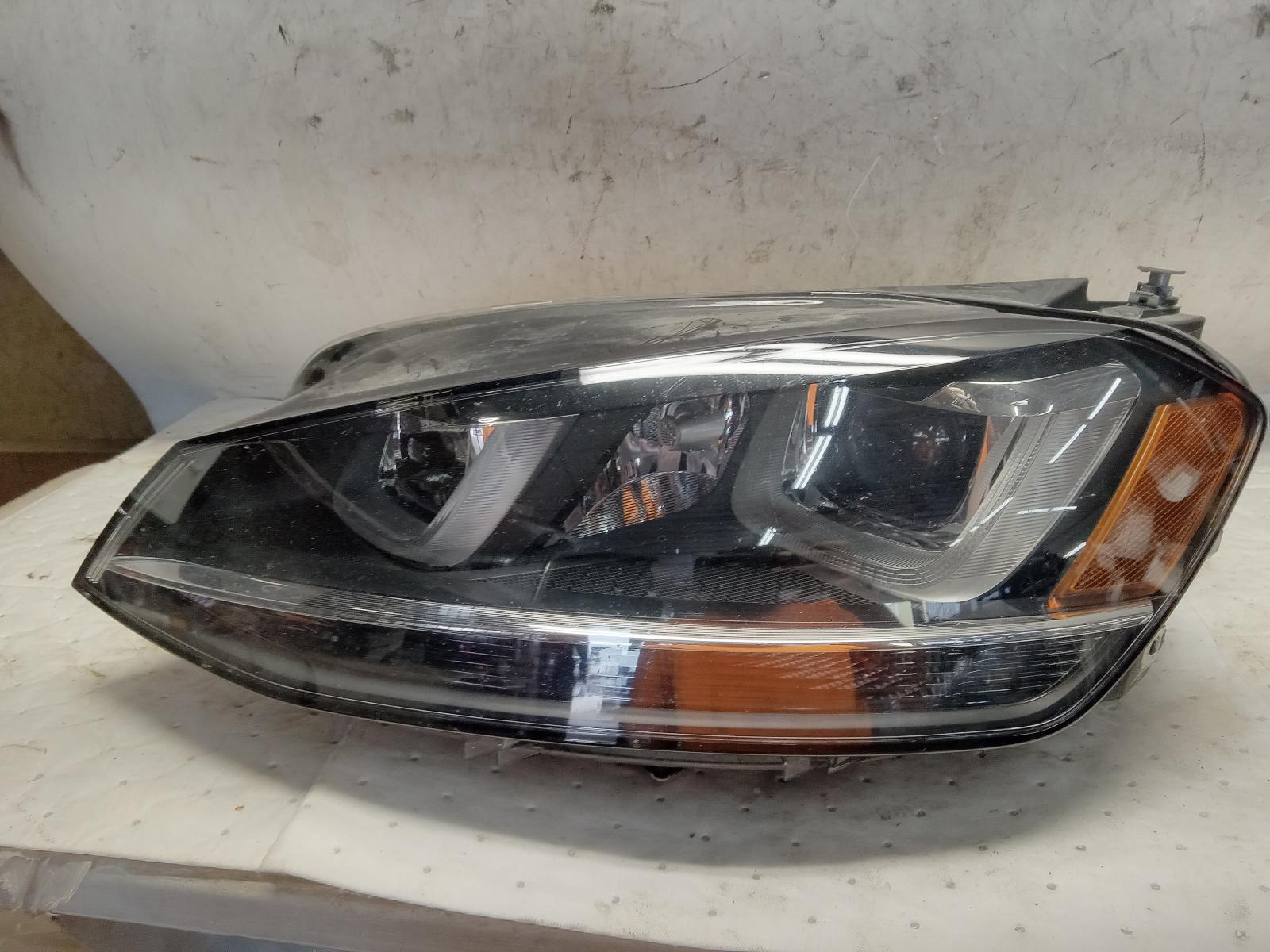 Headlight Assembly for Volkswagen vehicles