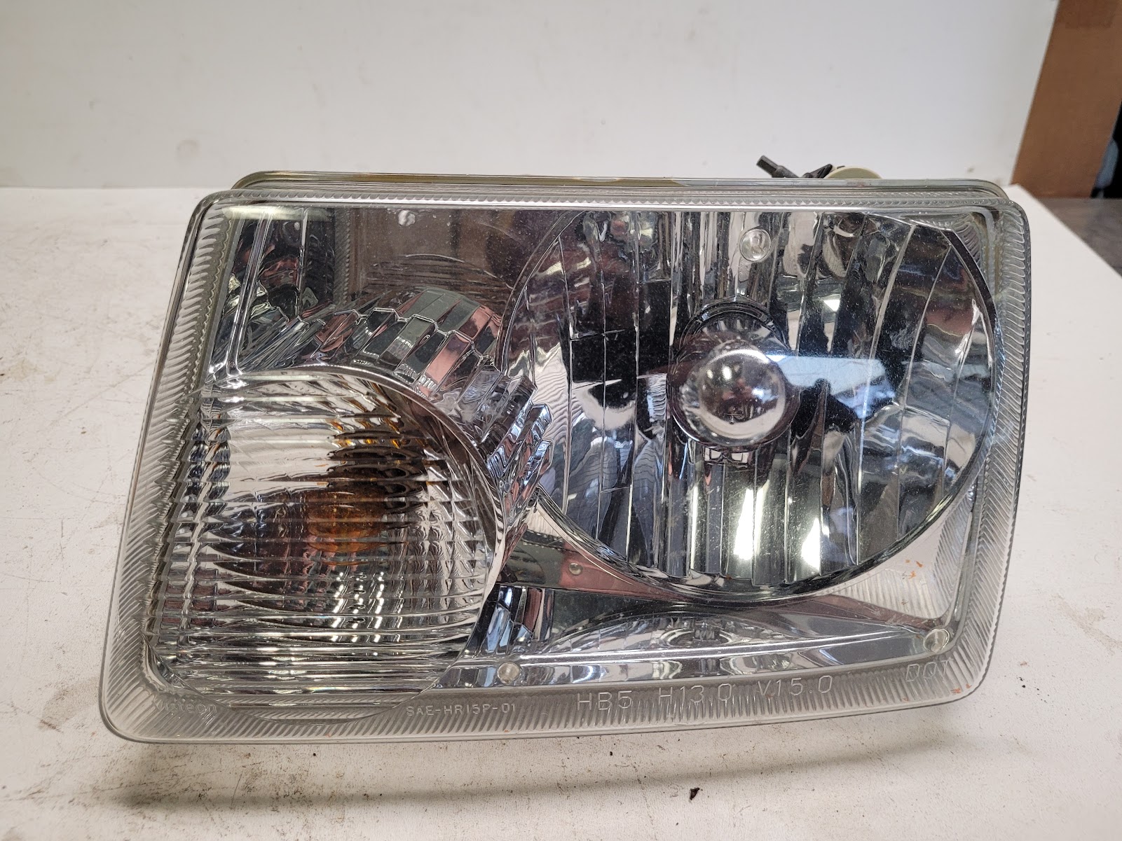 Headlight Assembly for Ford vehicles