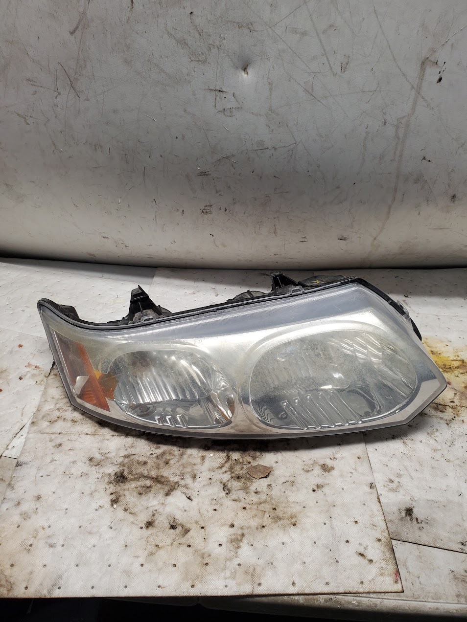 Headlight Assembly for Saturn vehicles