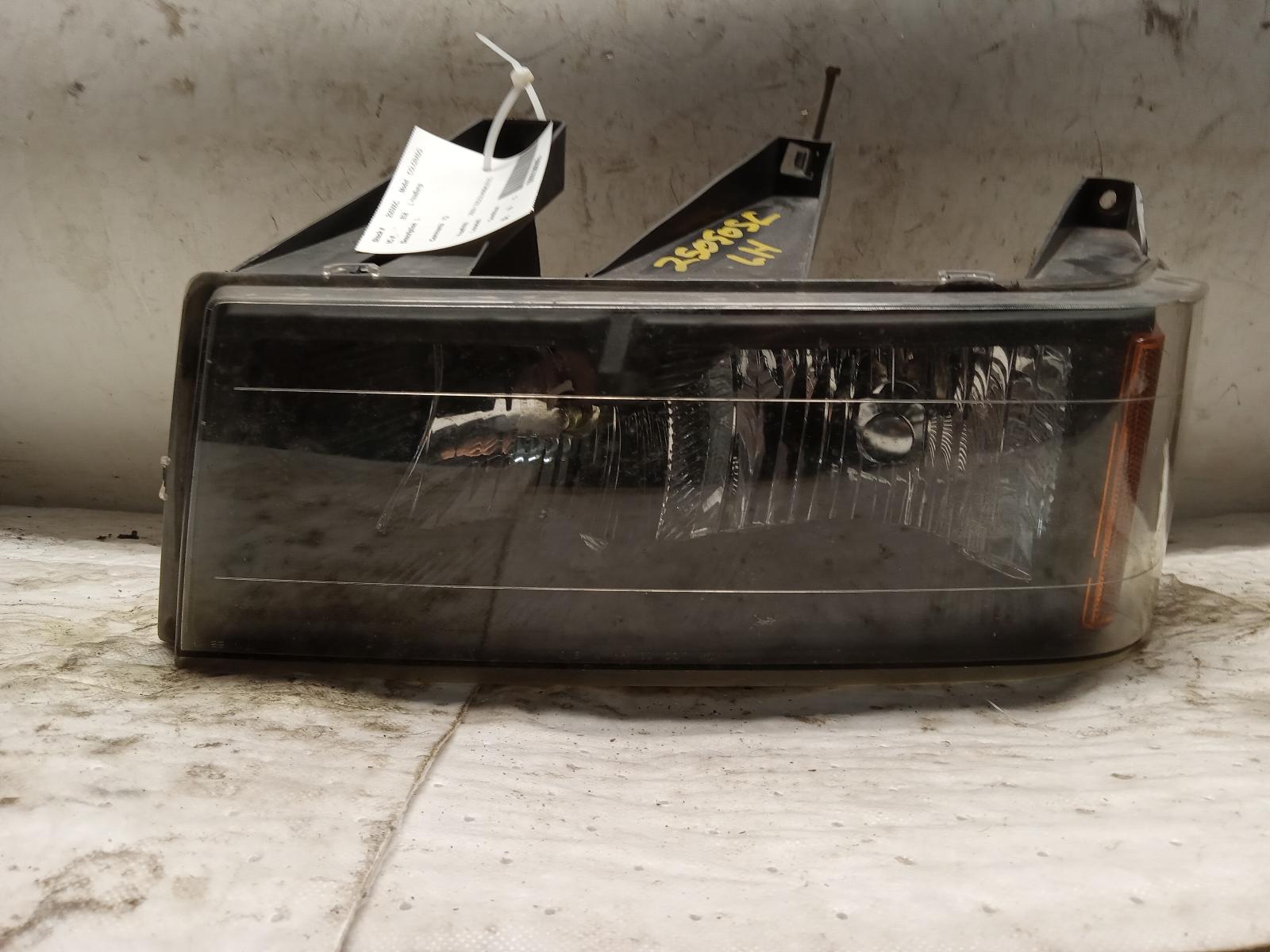 Headlight Assembly for GMC, Isuzu and Chevrolet vehicles