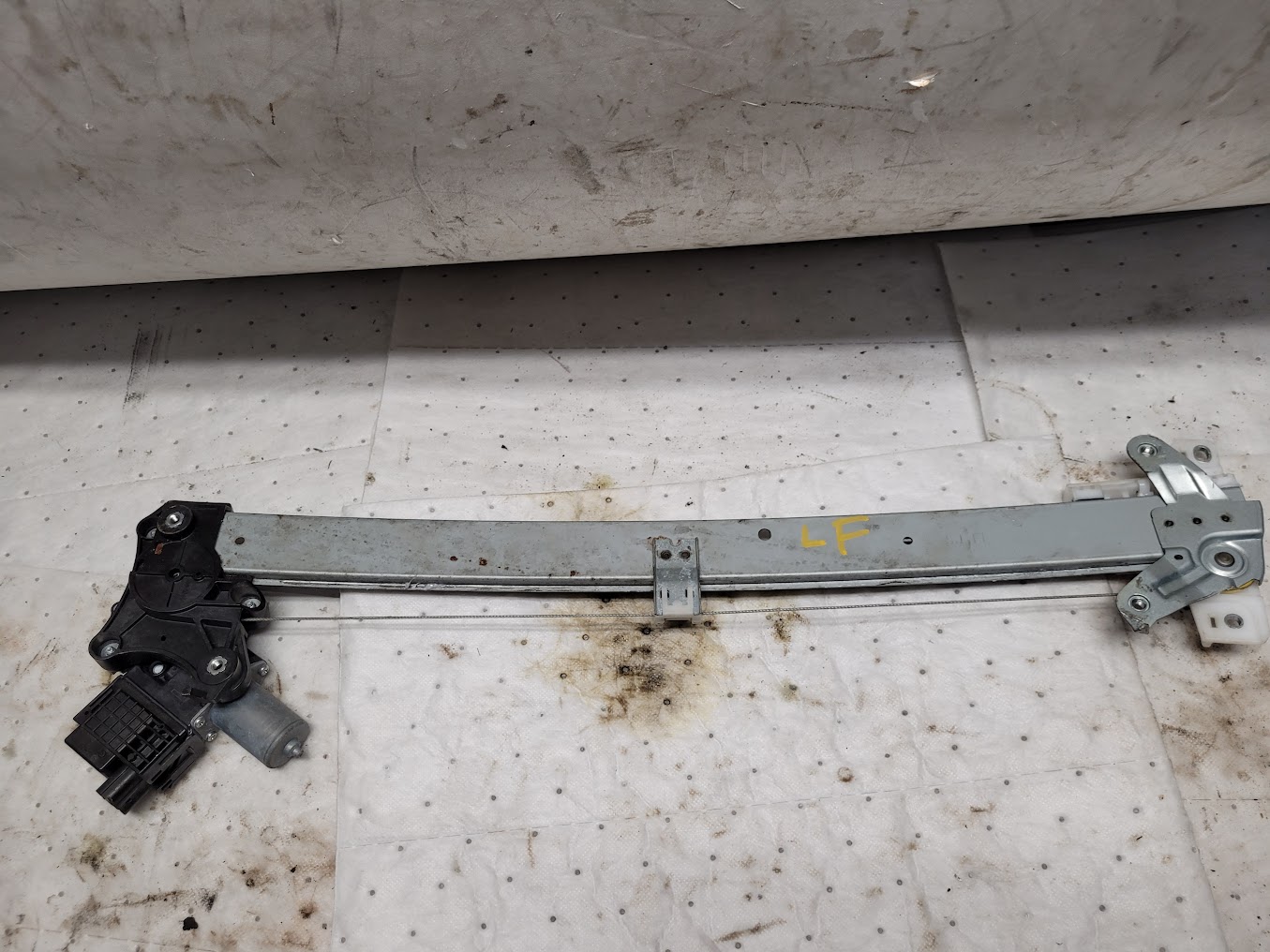 Front Door Window Regulator for Subaru vehicles