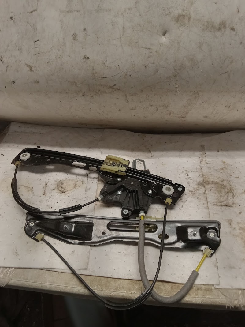 Front Door Window Regulator for Ford and Lincoln vehicles