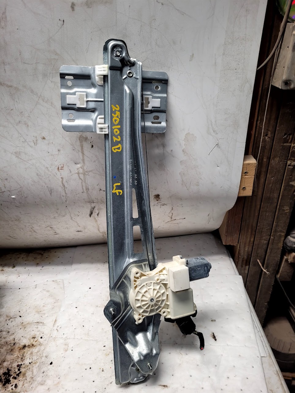 Front Door Window Regulator for Ford vehicles