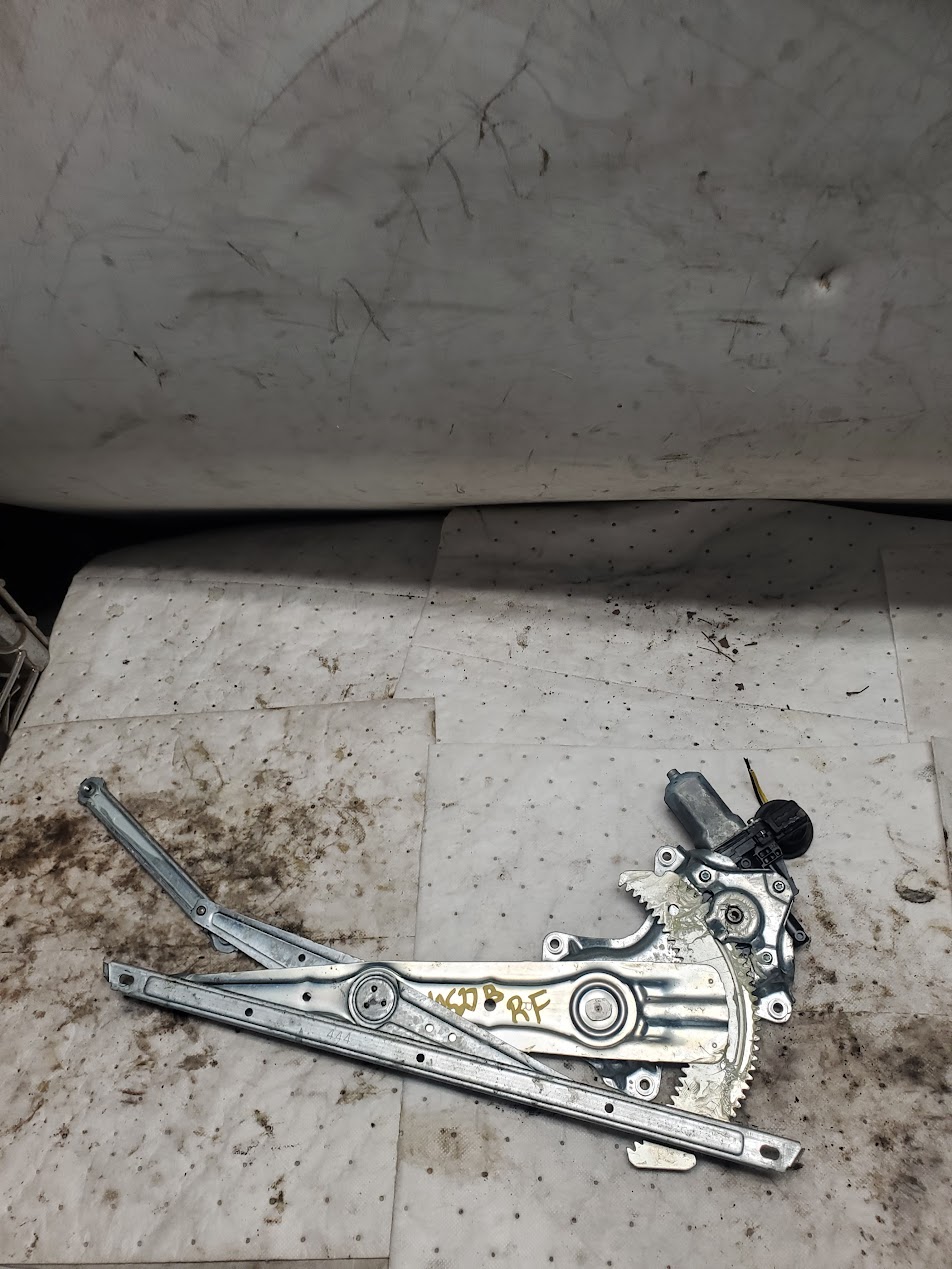Front Door Window Regulator for Toyota vehicles