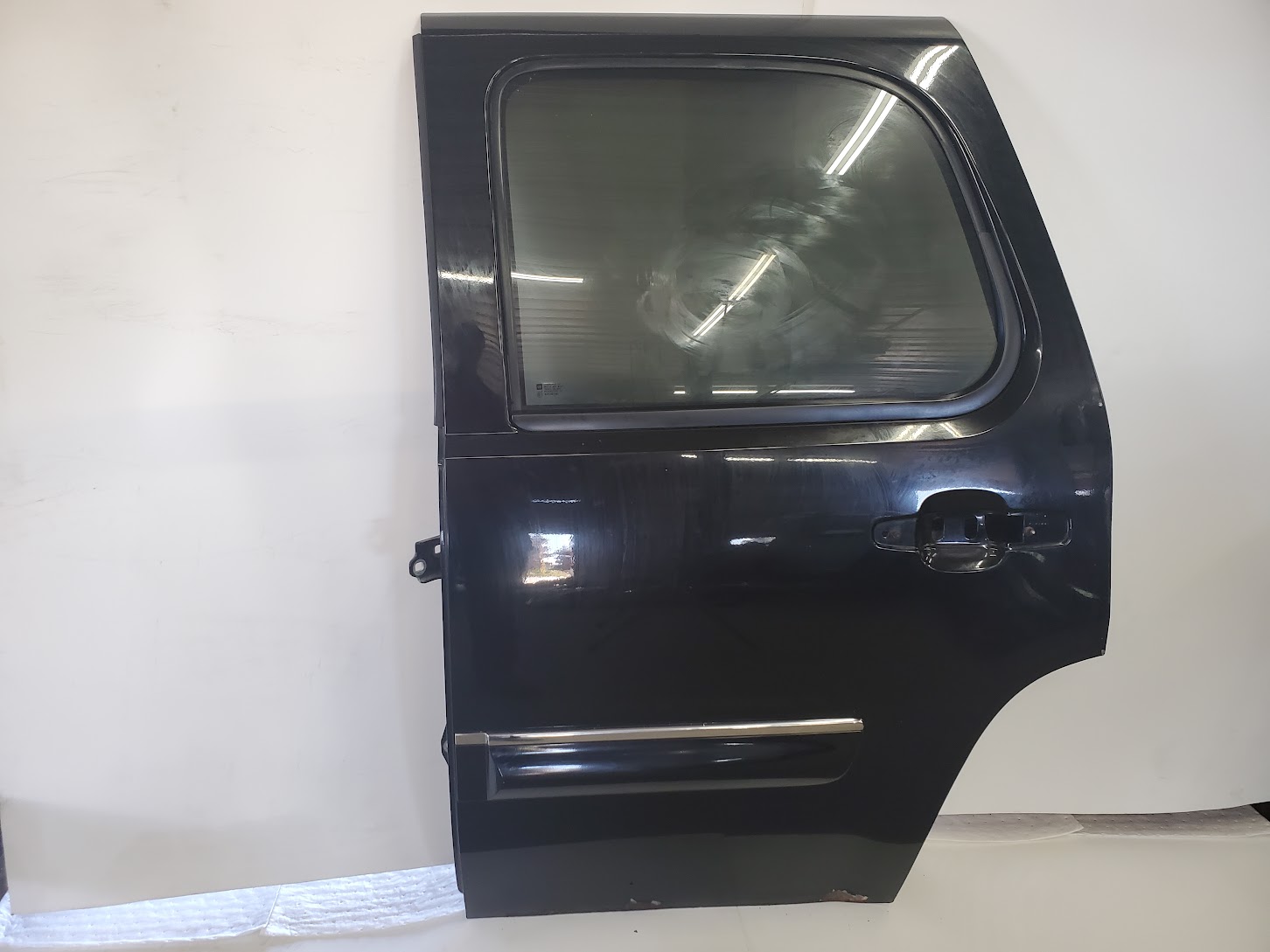 Rear Side Door Assembly for GMC and Chevrolet vehicles