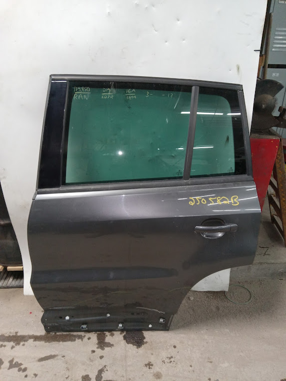 Rear Side Door Assembly for Volkswagen vehicles