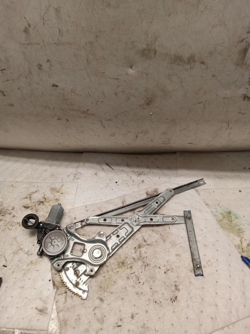 Rear Door Window Regulator for Nissan vehicles