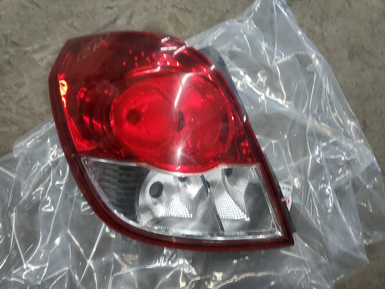 Taillight Assembly for Chevrolet and Saturn vehicles