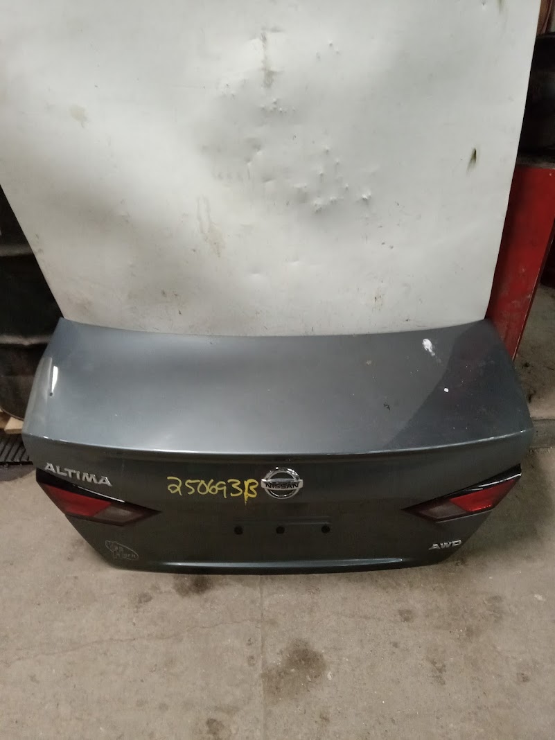 Decklid Tailgate for Nissan vehicles