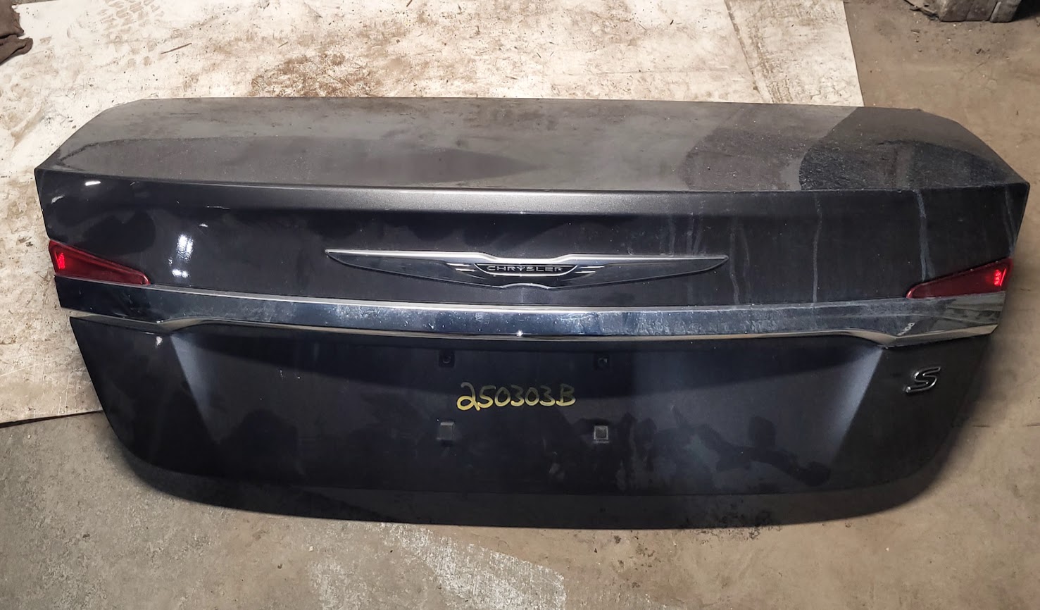 Decklid Tailgate for Chrysler vehicles