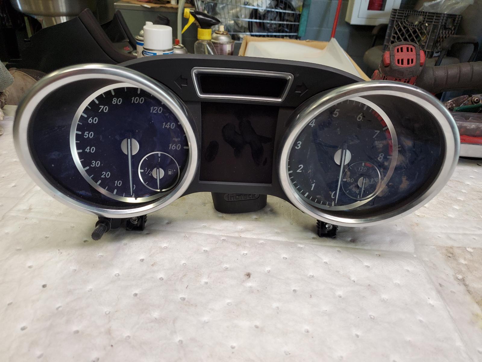 Speedometer Cluster for Mercedes-Benz vehicles