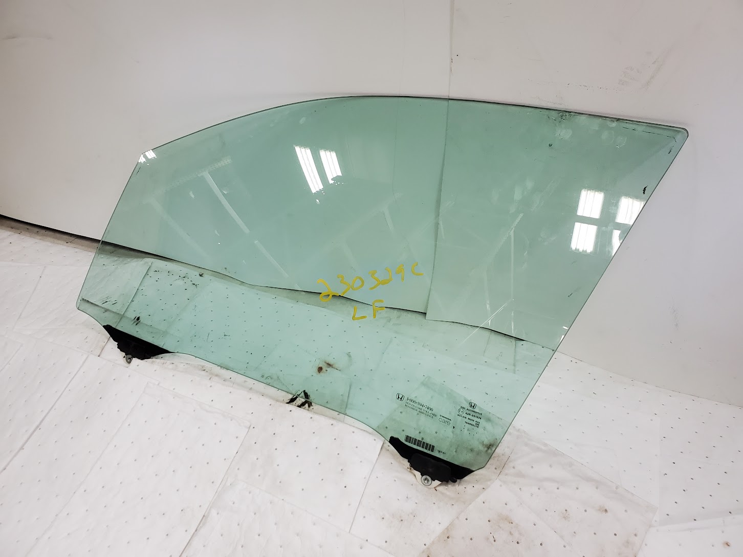 Front Door Glass for Honda vehicles