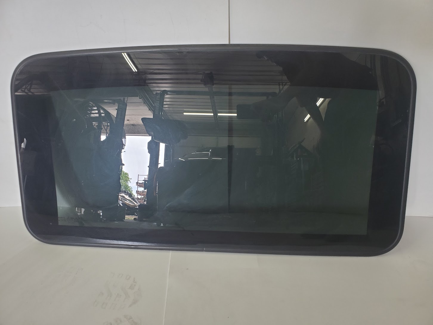 Roof Glass for GMC, Chevrolet and Cadillac vehicles