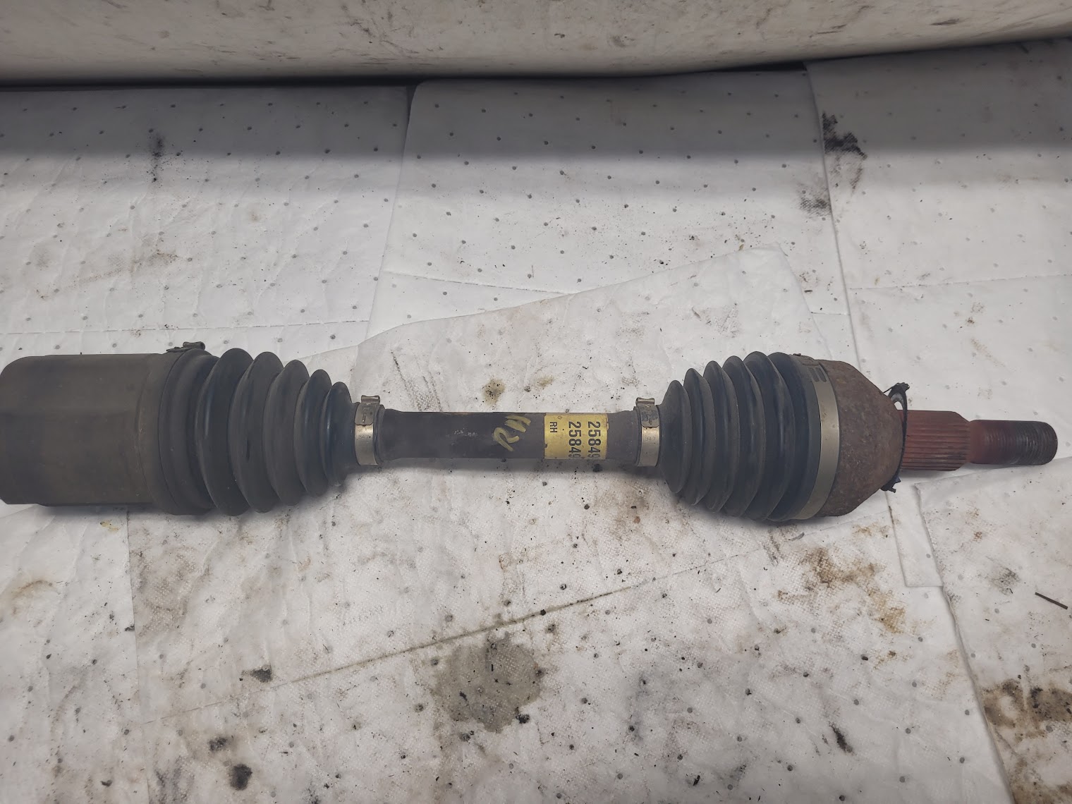 Axle Shaft for Chevrolet, Saturn, Buick and GMC vehicles