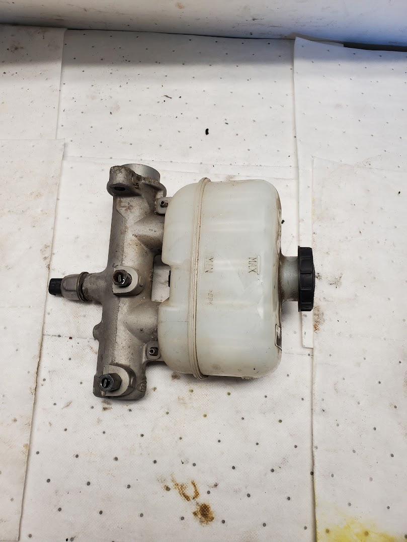 Master Cylinder for Ford vehicles