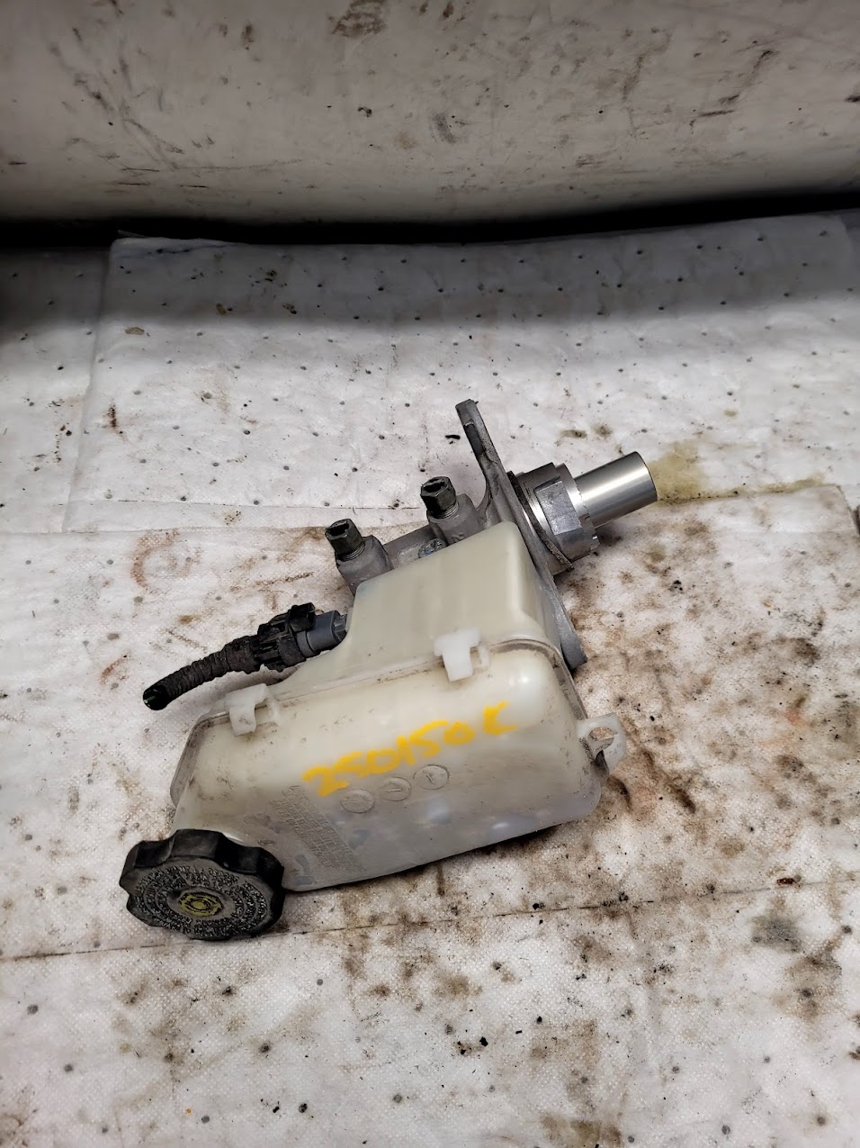 Master Cylinder for Cadillac vehicles