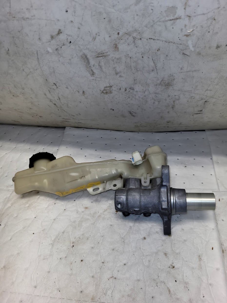 Master Cylinder for Lincoln and Ford vehicles