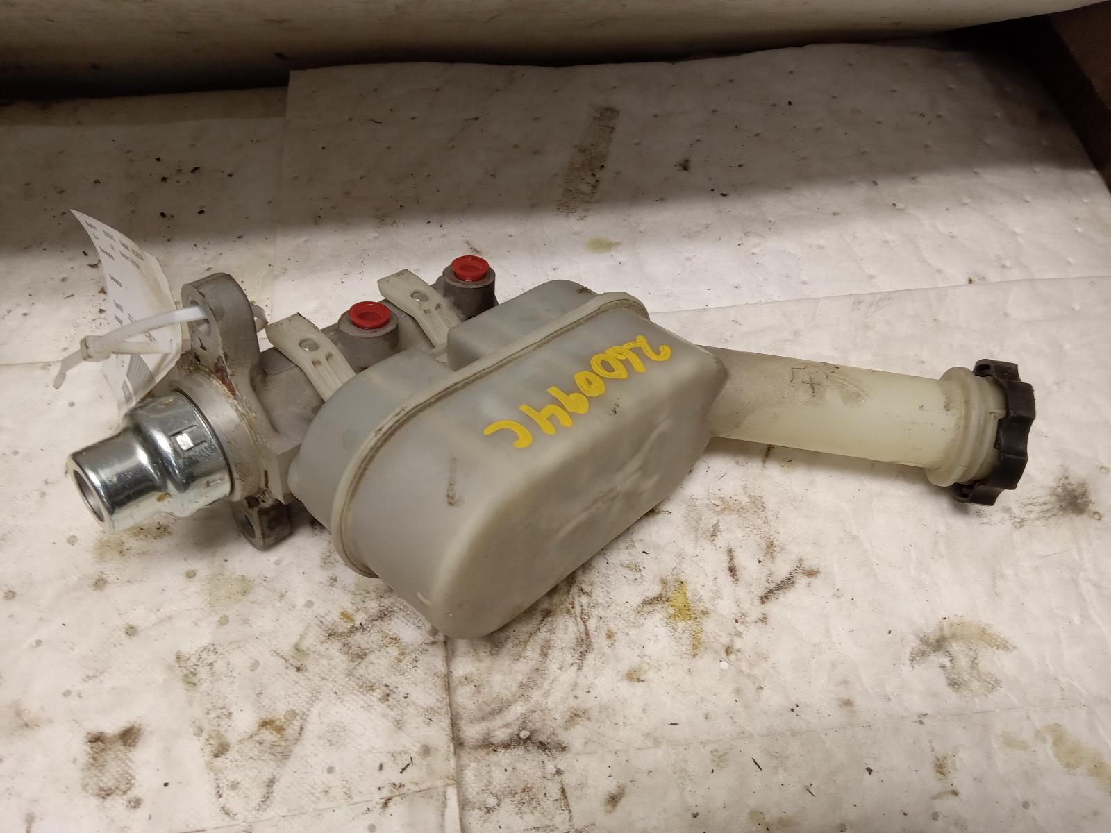 Master Cylinder for Chevrolet, Buick, Saturn and GMC vehicles
