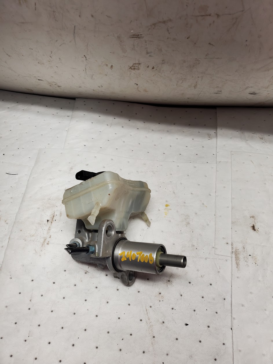 Master Cylinder for Audi vehicles