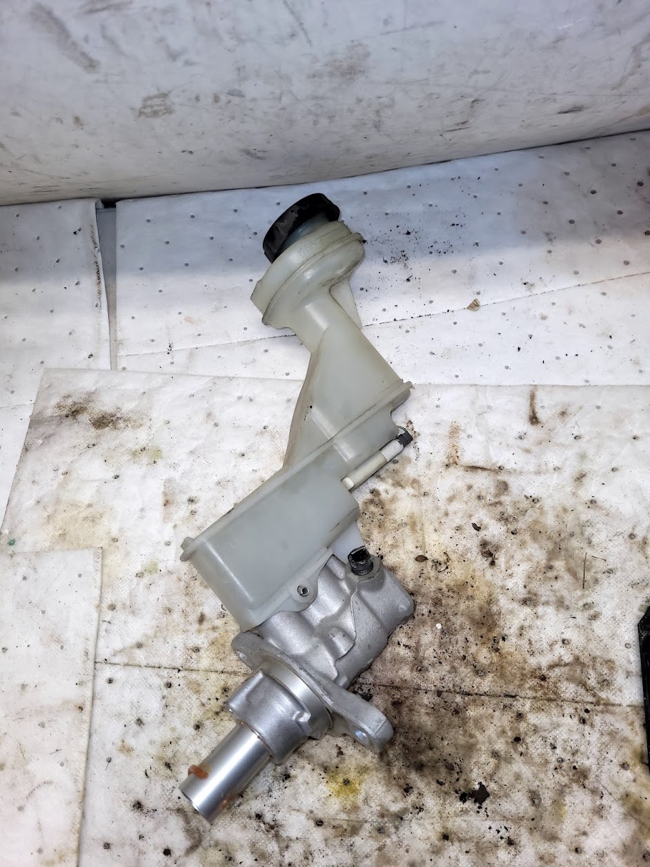 Master Cylinder for Nissan vehicles